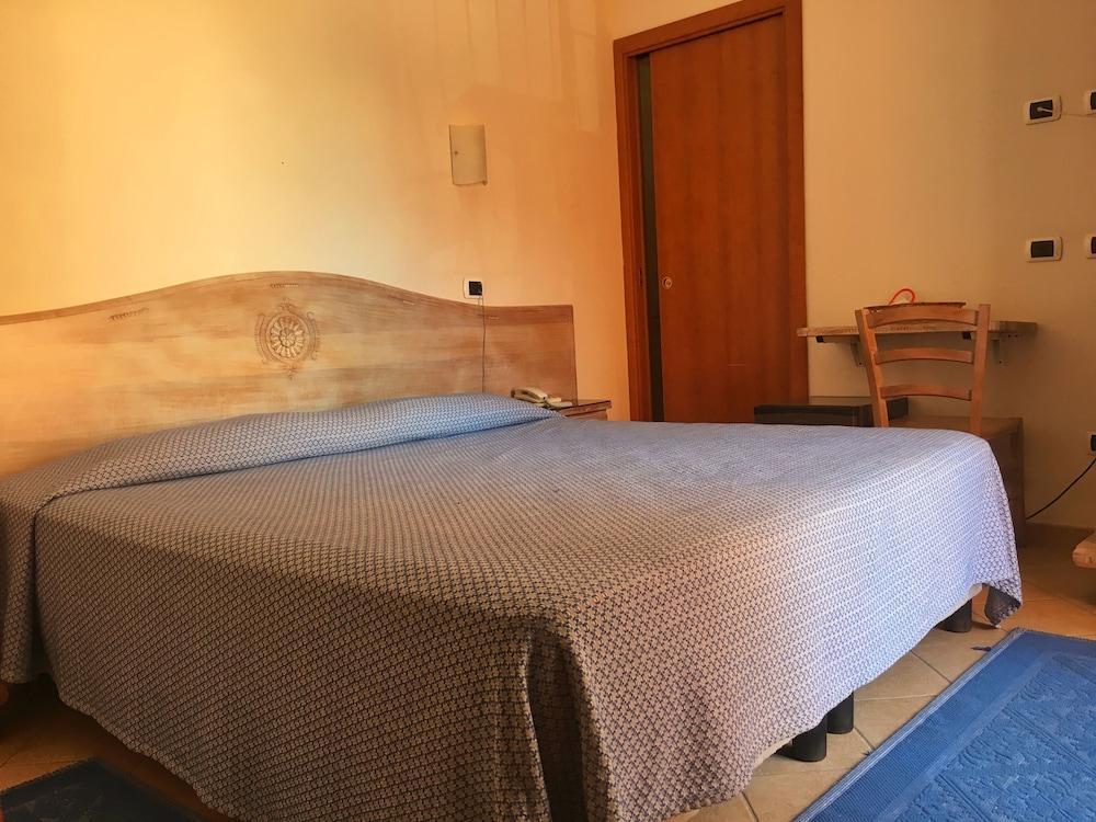 Hotel Delle Isole La Maddalena Kültér fotó
